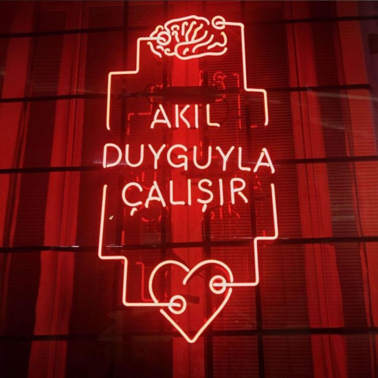 Akıl duyguyla çalışır Neon Led Tabela